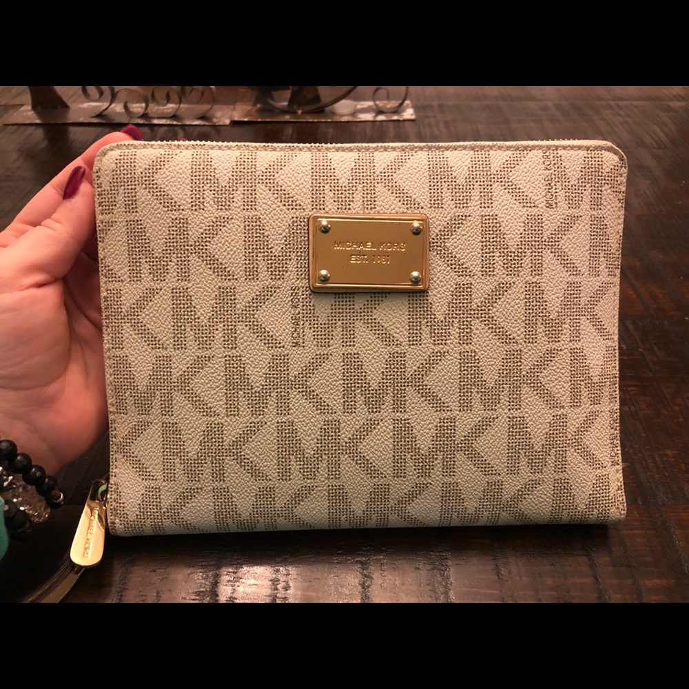 Michael Kors daily organizer